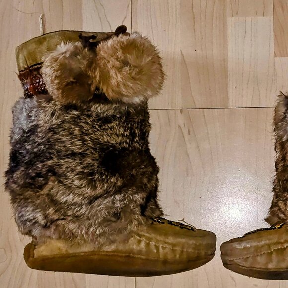 SIZE 7 MUKLUKS! REAL FUR! - Picture 3 of 6